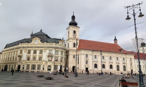 Rathaus und Römisch-Kathoische Stadtpfarrkirche